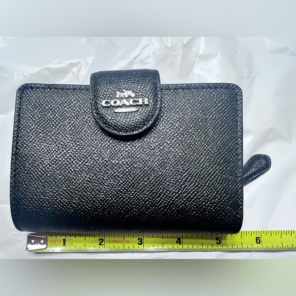 Coach Medium Corner Zip Wallet